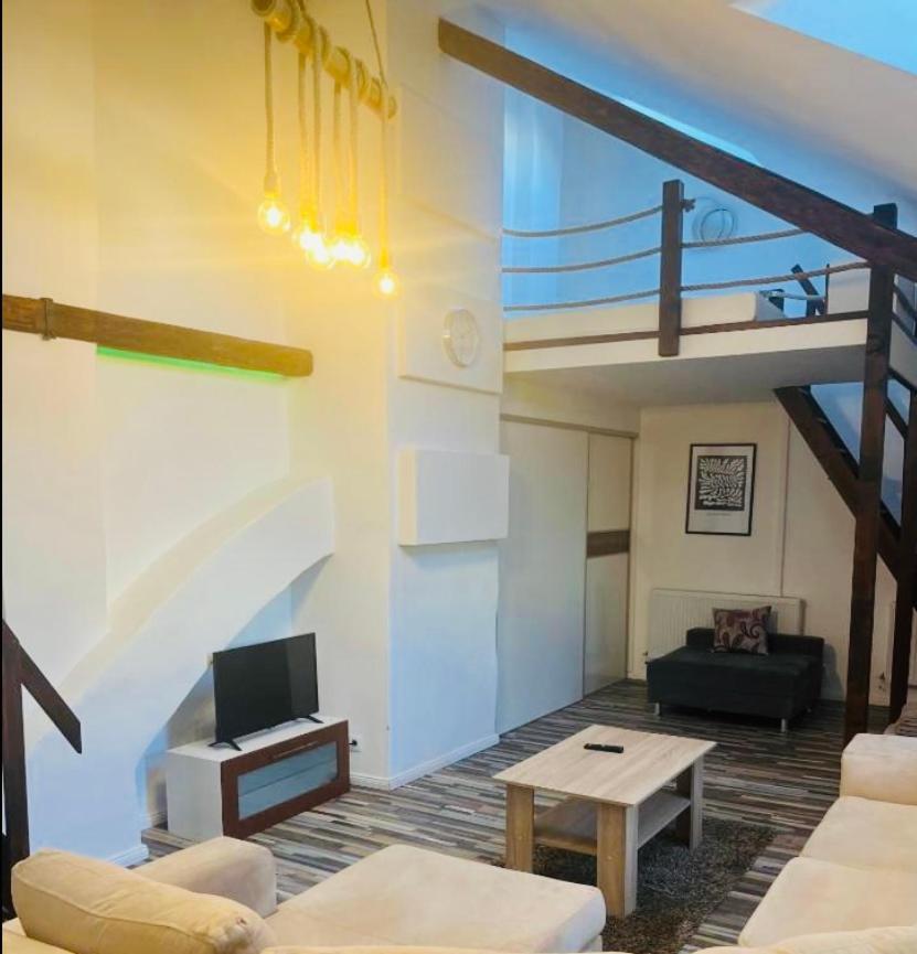 Jokai Apartman 科马尔诺 外观 照片