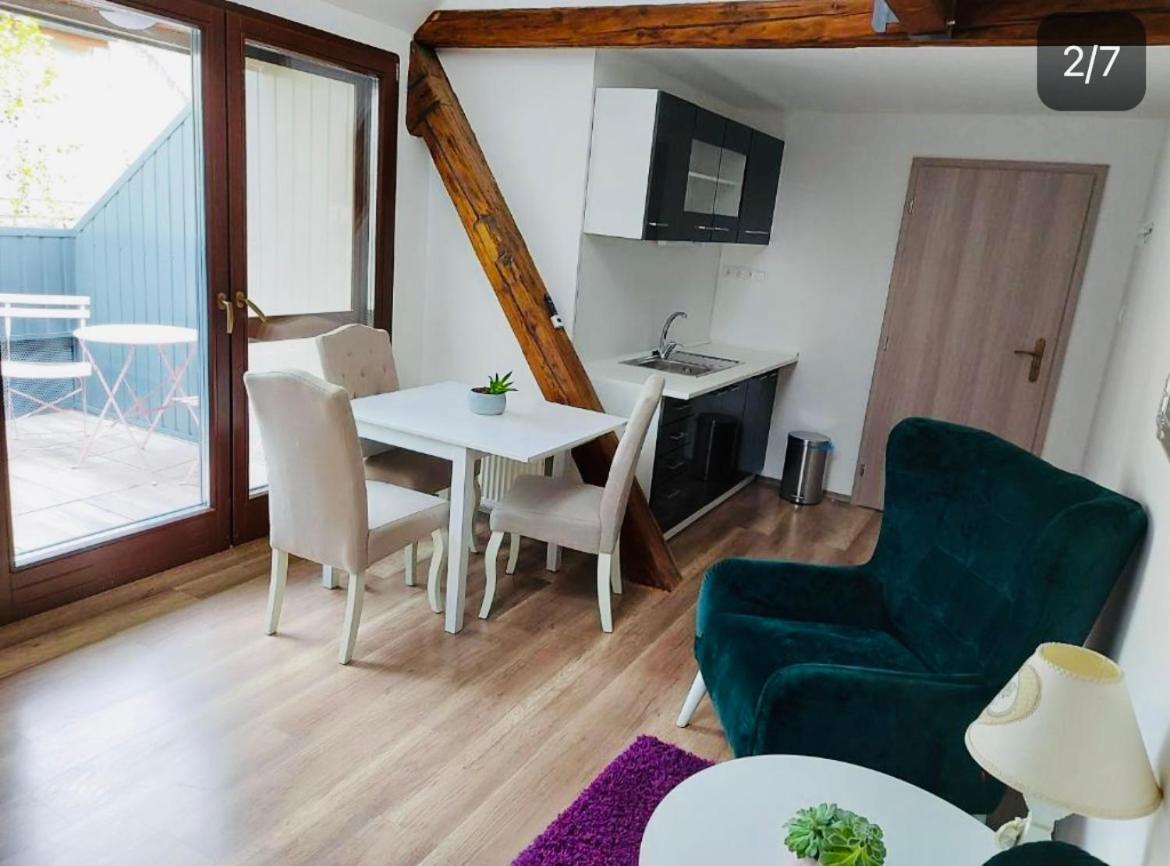 Jokai Apartman 科马尔诺 外观 照片