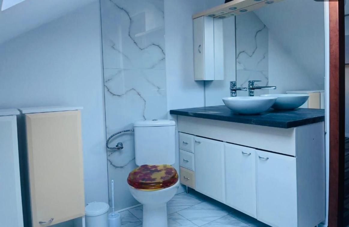 Jokai Apartman 科马尔诺 外观 照片